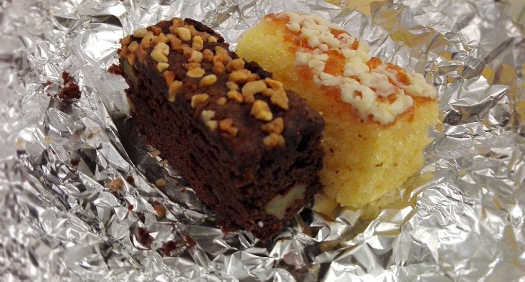 Brownie de chocolate con nueces y de limón con chocolate blanco