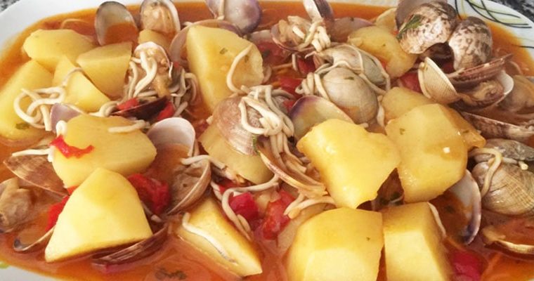 Patatas con almejas