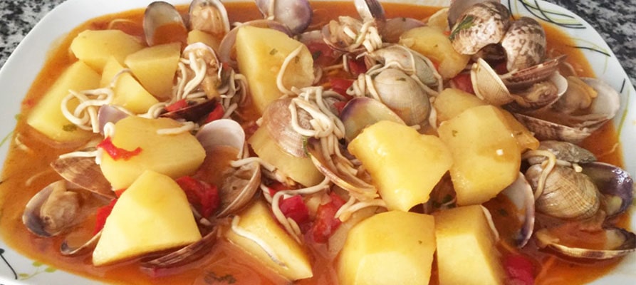 Patatas con almejas