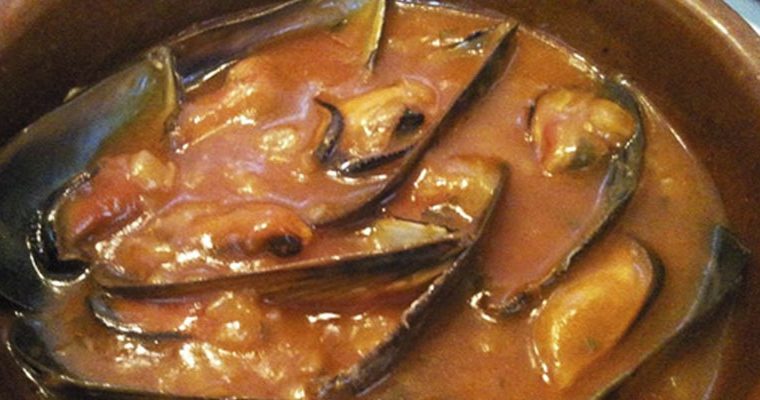 Mejillones con salsa de tomate